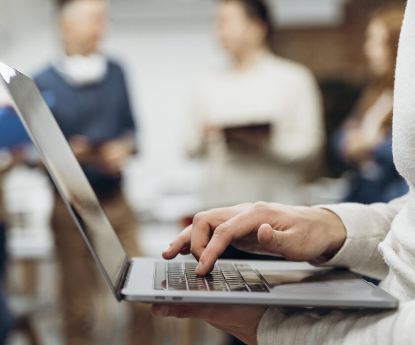 Artigos Colaborativos no LinkedIn: Impulsione sua Visibilidade com Autoridade e IA