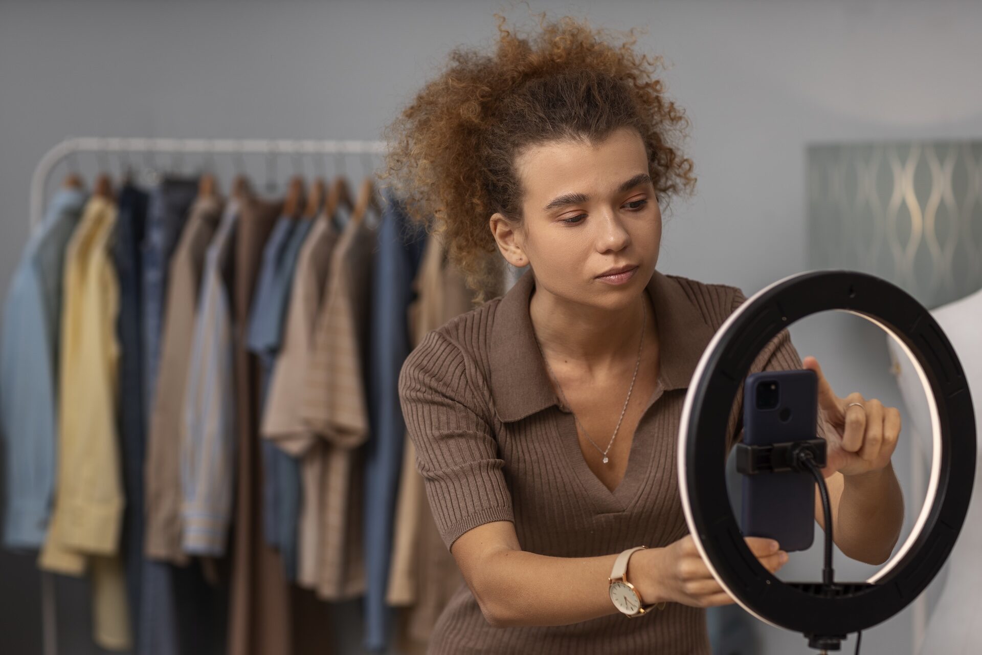 Vídeos Estratégicos: Conduzindo o Cliente da Descoberta à Decisão com Engajamento e Técnica